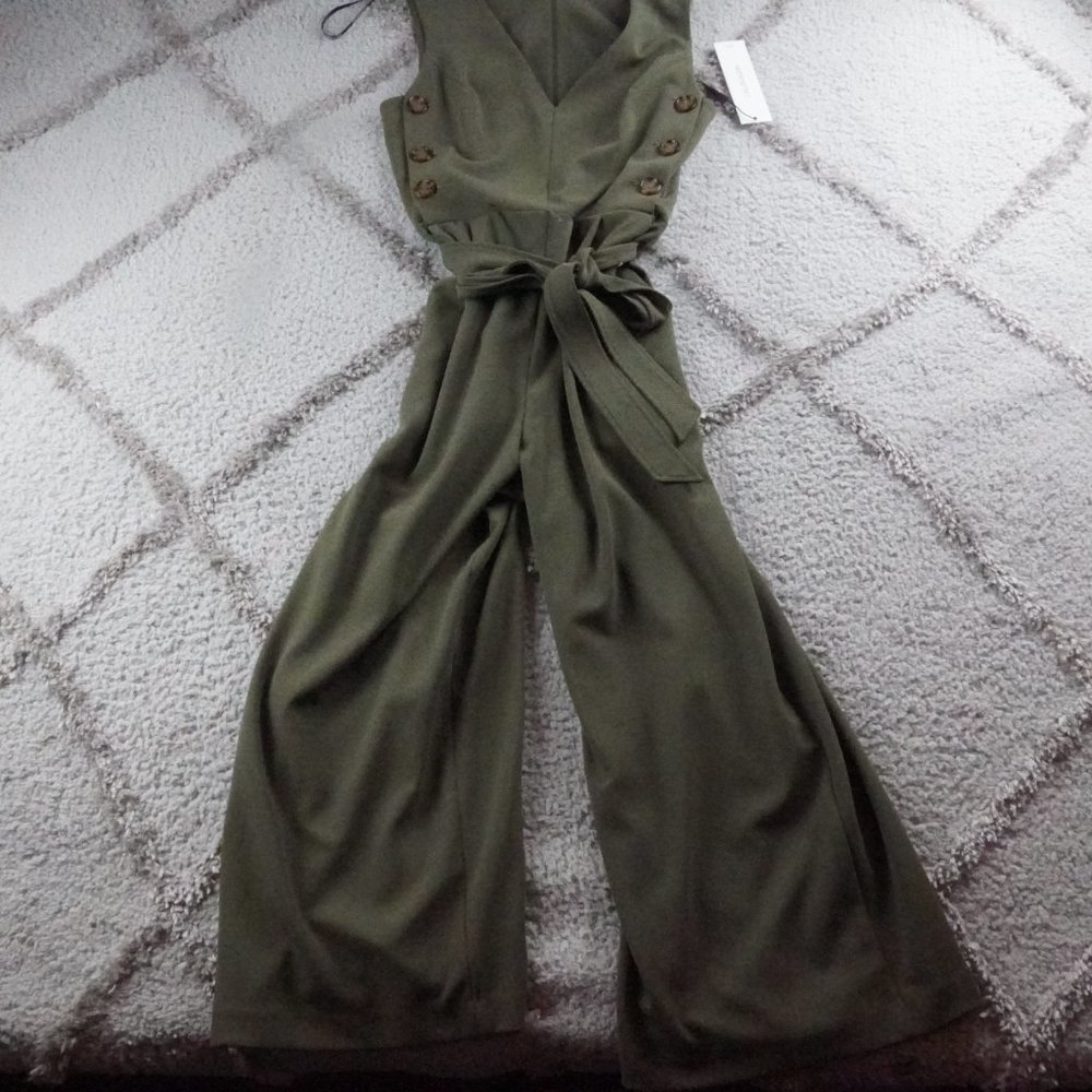 NWT Calvin Klein V-neck Cropped Jumpsuit With Side Button Bodice